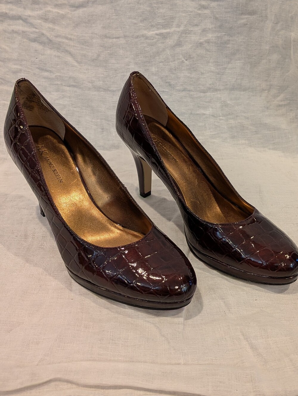 Anne Klein AKWystere Burgundy Croc Patent Platform Pumps size 8.5